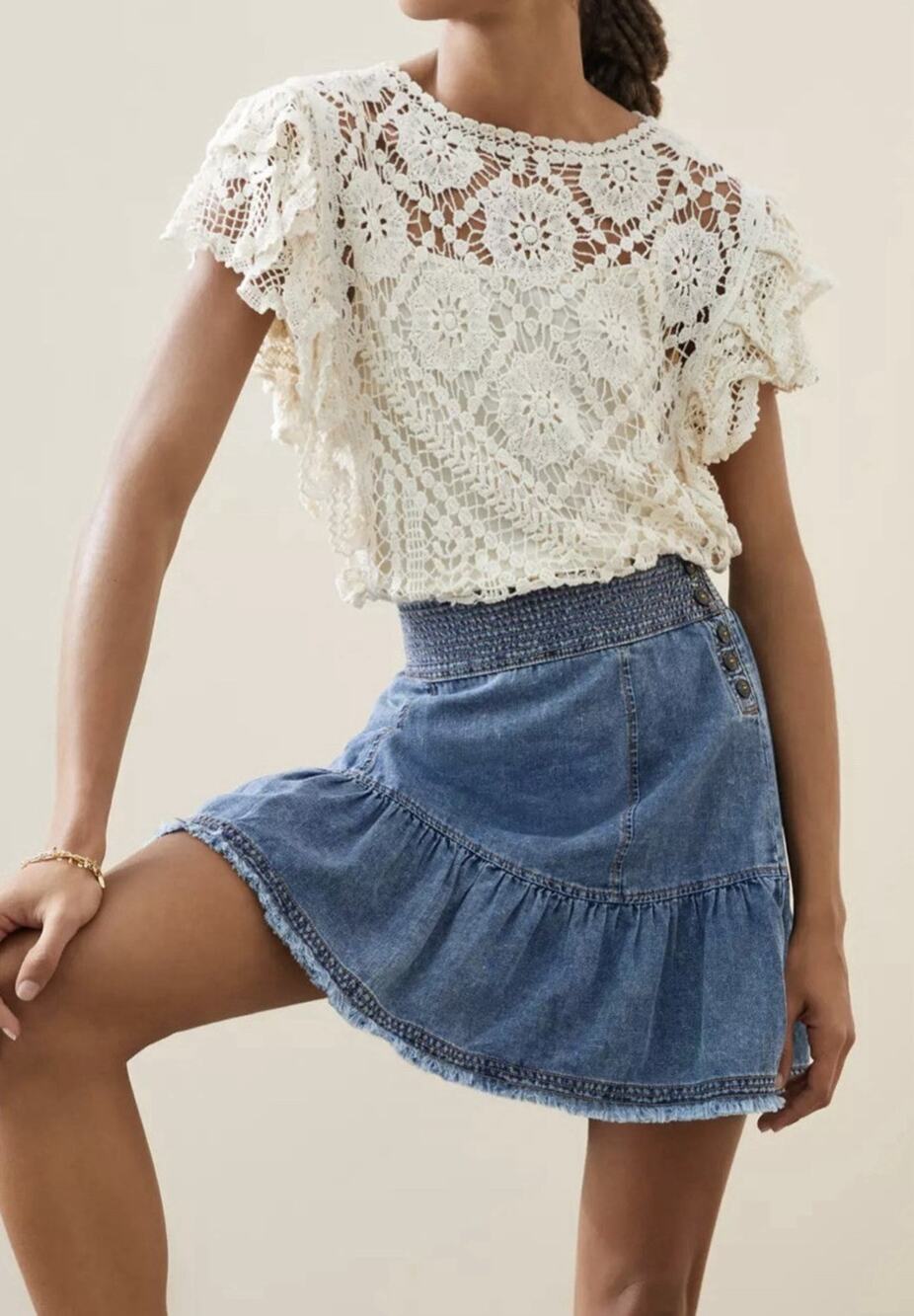 Anthropologie Pilcro Flounced Denim Mini Skirt Blue Smocked Waist Raw Hem Large
